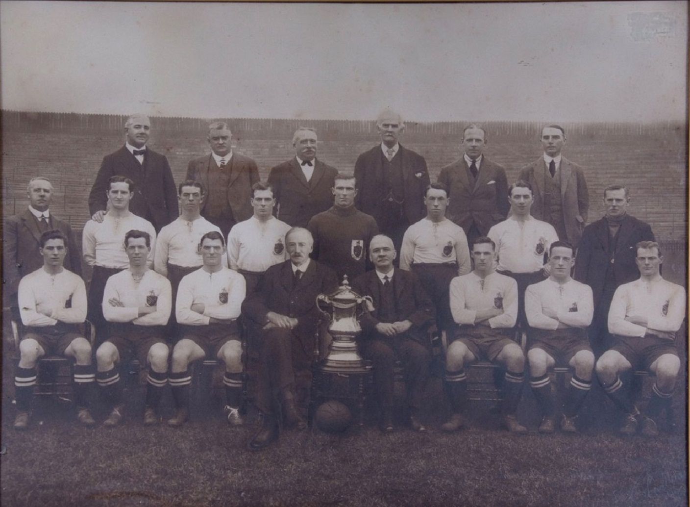 98 лет назад. Болтон Вест Хэм 1923. Bolton Wanderers ц.д.с.а.4november,1957. Bolton Wanderers old.