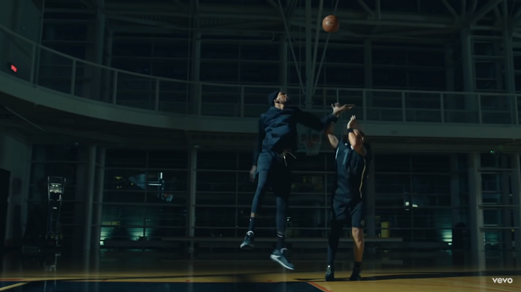Дрейк снял клип в штаб-квартире Nike: поиграл в баскет с Дюрэнтом, повторил образы Леброна и Мохаммеда Али