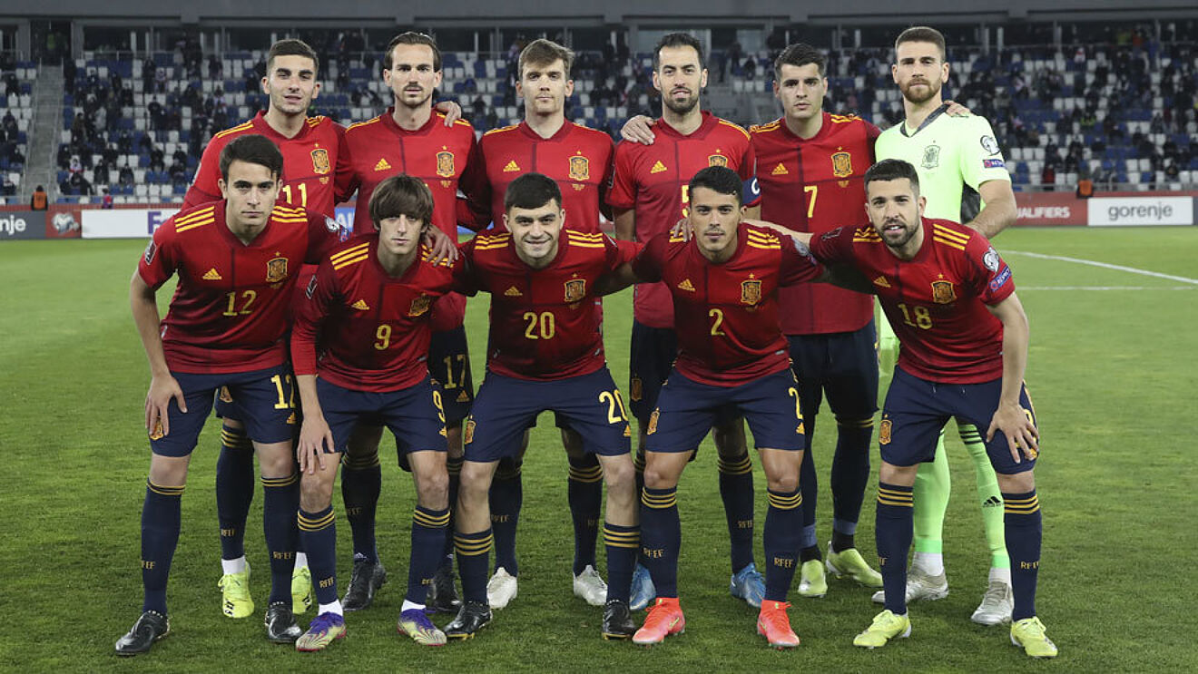 Футбол 1 футбол 22. Сборная Испании 2021. Сборная Испании 2022 состав. Че 2002 сборная Испании. Сборная Испания 2021 2022.