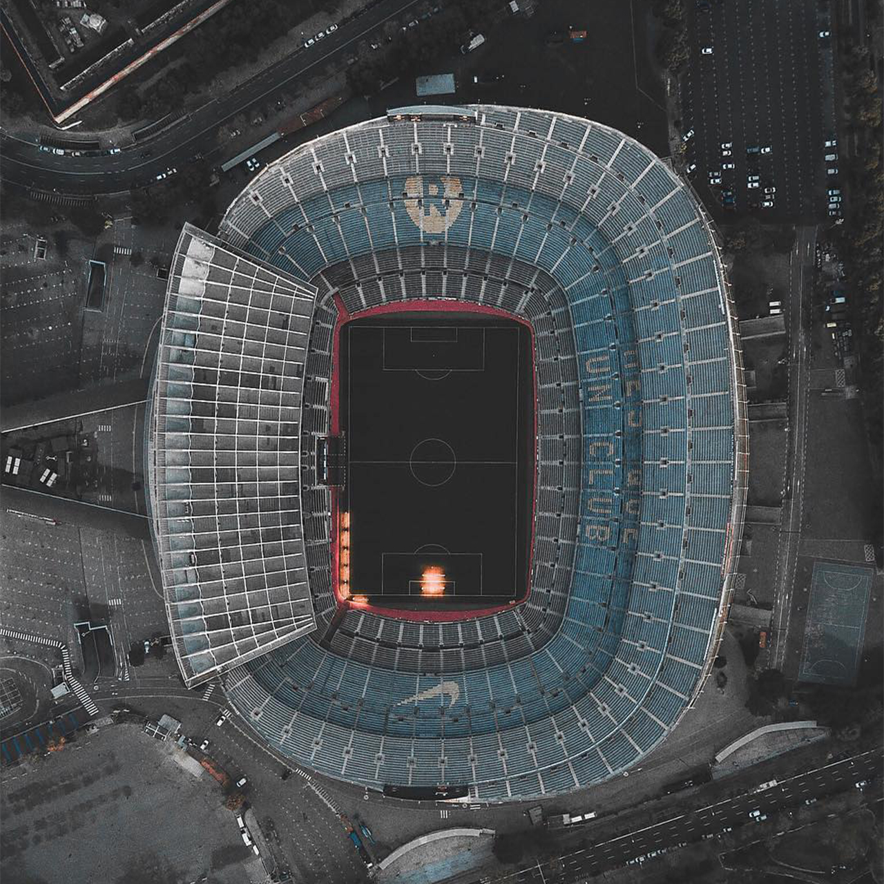 Стадион сверху. Стадион Барселоны внутри. Стадион вид сверху. Футбольный стадион вид сверху. Стадион с вверху.